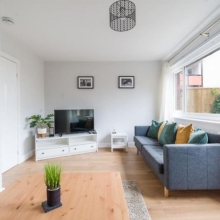 Villa Charming 3-Bed House In Newcastle Upon Tyne Exterior foto